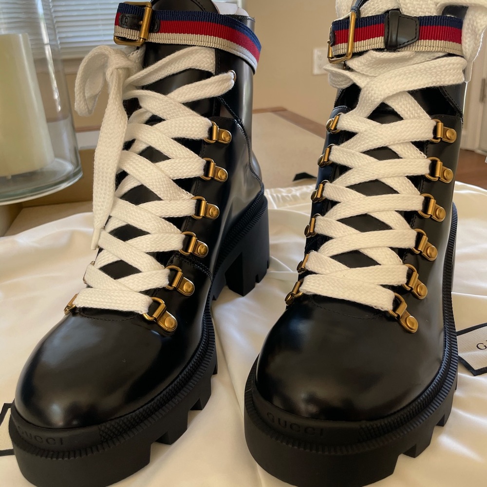 Gucci Leather ankle boot with Sylvie Web